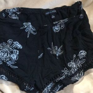 Kendall & kylie black shorts